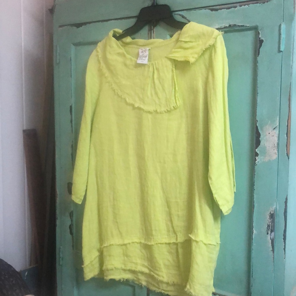Match Point 3/4 sleeve distressed linen top